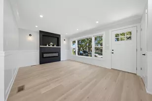 10422 S Green Bay Ave, Chicago, IL 60617 - Photo 3
