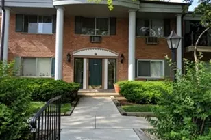 2311 S Goebbert Road S, Arlington Heights, IL 60005 - Photo 1