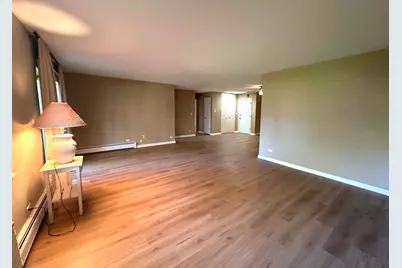 2311 S Goebbert Road S #B102, Arlington Heights, IL 60005 - Photo 3