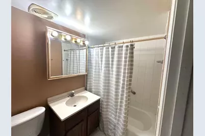2311 S Goebbert Road S #B102, Arlington Heights, IL 60005 - Photo 11