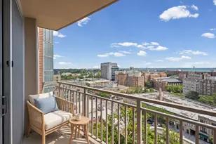 807 Davis St, Evanston, IL 60201 - Photo 5