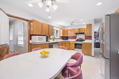 17W467 Portsmouth Drive, Darien, IL 60561 - Photo 9