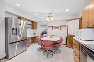 17W467 Portsmouth Dr, Darien, IL 60561 - Photo 11