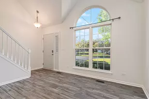 6865 Hampton Cir, Gurnee, IL 60031 - Photo 5