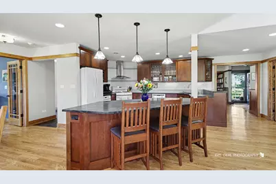 907 Sherwood Drive, Prospect Heights, IL 60070 - Photo 9