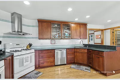 907 Sherwood Drive, Prospect Heights, IL 60070 - Photo 11