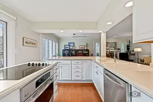 2098 Creekside Dr, Wheaton, IL 60189 - Photo 11