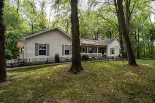 9360 Forest Creek Ln, Bloomington, IL 61705 - Photo 7
