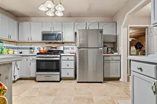 9360 Forest Creek Ln, Bloomington, IL 61705 - Photo 13