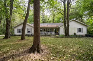 9360 Forest Creek Ln, Bloomington, IL 61705 - Photo 3