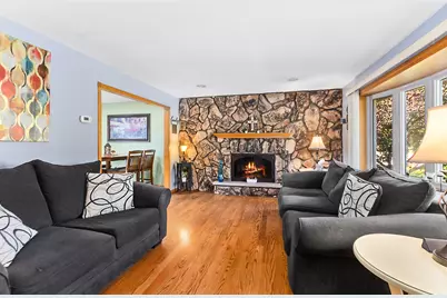 8301 Narragansett Avenue, Burbank, IL 60459 - Photo 3