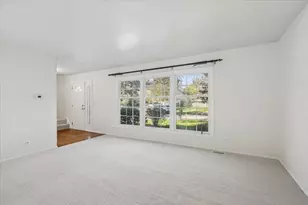 5 Malvern Ln, Vernon Hills, IL 60061 - Photo 3