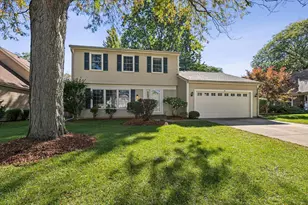 5 Malvern Ln, Vernon Hills, IL 60061 - Photo 1