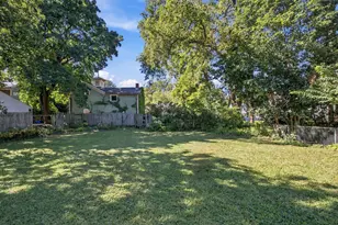 21 S May St, Aurora, IL 60506 - Photo 9