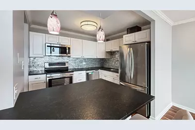 3930 N Pine Grove Avenue #3009, Chicago, IL 60613 - Photo 5