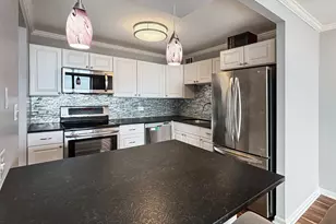 3930 N Pine Grove Ave, Chicago, IL 60613 - Photo 5