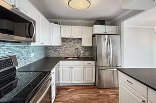3930 N Pine Grove Ave, Chicago, IL 60613 - Photo 3