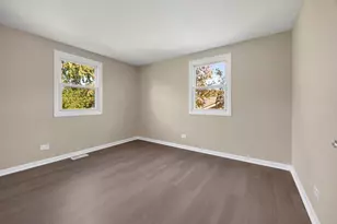 410 N Braintree Dr, Schaumburg, IL 60194 - Photo 17