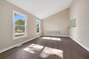410 N Braintree Dr, Schaumburg, IL 60194 - Photo 5