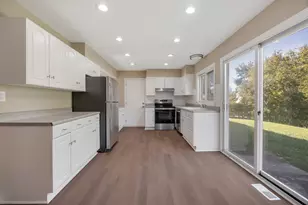 410 N Braintree Dr, Schaumburg, IL 60194 - Photo 9