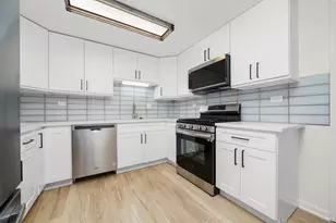 1100 Stoughton Ct, Schaumburg, IL 60194 - Photo 5