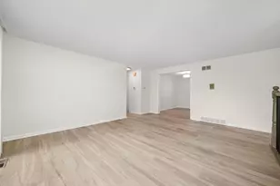 1100 Stoughton Ct, Schaumburg, IL 60194 - Photo 15