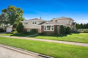 9301 S 81st Ct, Hickory Hills, IL 60457 - Photo 25