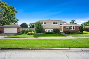 9301 S 81st Ct, Hickory Hills, IL 60457 - Photo 1