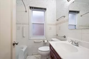 6520 N Fairfield Ave, Chicago, IL 60645 - Photo 17