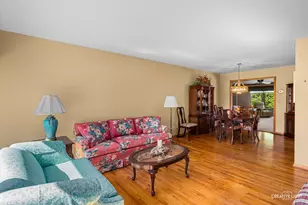 160 Forest Park Ln, Hoffman Estates, IL 60169 - Photo 3