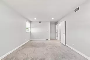 1805 W Willow Ln, Mount Prospect, IL 60056 - Photo 17