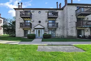 514 E Spruce Dr, Palatine, IL 60074 - Photo 1