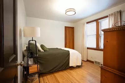 4850 W Waveland Avenue, Chicago, IL 60641 - Photo 9