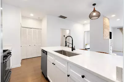2040 W Belmont Avenue #405, Chicago, IL 60618 - Photo 3