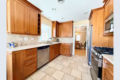 9044 Linder Avenue, Morton Grove, IL 60053 - Photo 5