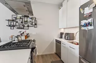 8 E Huron St, Chicago, IL 60611 - Photo 3