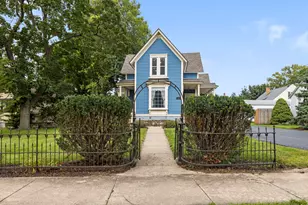 11 North St, East Dundee, IL 60118 - Photo 1