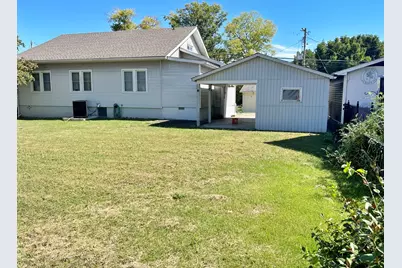 117 W Logan Street, Harrisburg, IL 62946 - Photo 5