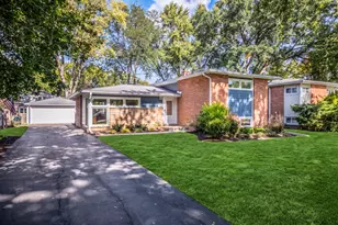 252 W Pleasant Hill Blvd, Palatine, IL 60067 - Photo 1