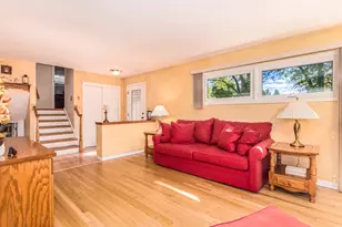 252 W Pleasant Hill Blvd, Palatine, IL 60067 - Photo 3