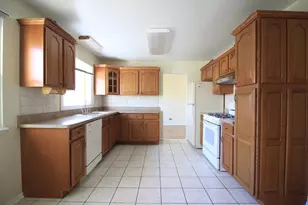 9 Warwick Ct, Streamwood, IL 60107 - Photo 5