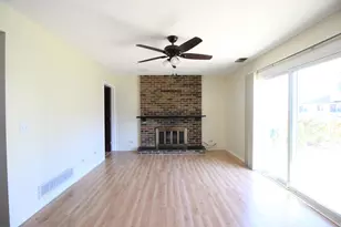 9 Warwick Ct, Streamwood, IL 60107 - Photo 7