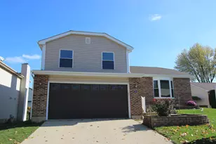 9 Warwick Ct, Streamwood, IL 60107 - Photo 1