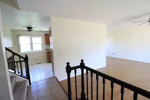9 Warwick Ct, Streamwood, IL 60107 - Photo 3