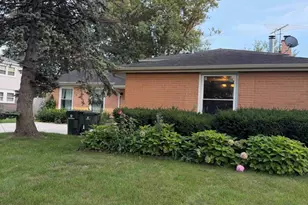 3927 Crestwood Dr, Northbrook, IL 60062 - Photo 3
