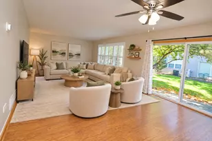 728 Village Cir, Marengo, IL 60152 - Photo 5