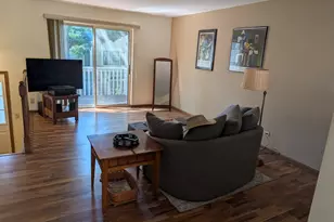 293 W Treehouse Ln, Round Lake, IL 60073 - Photo 7