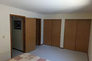 293 W Treehouse Ln, Round Lake, IL 60073 - Photo 9