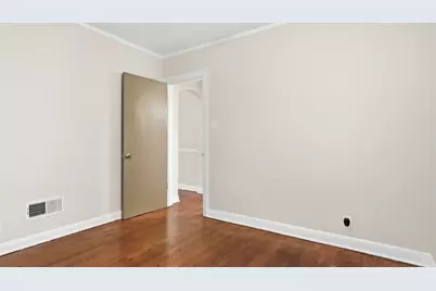 10054 S Saint Lawrence Avenue, Chicago, IL 60628 - Photo 11