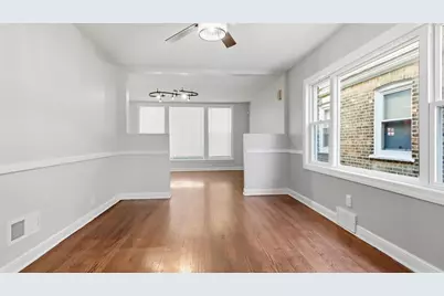 10054 S Saint Lawrence Avenue, Chicago, IL 60628 - Photo 9